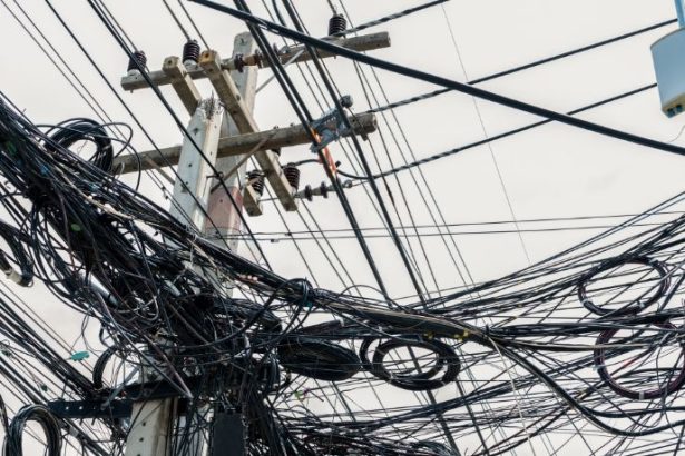 Ações do MPPB no Combate à Fiação Irregular Transformam a Paisagem Urbana e Protegem a População