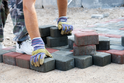 Valderci Malagosini Machado explica como a drenagem urbana aliada aos pisos intertravados pode reduzir alagamentos e tornar as cidades mais sustentáveis e resilientes.